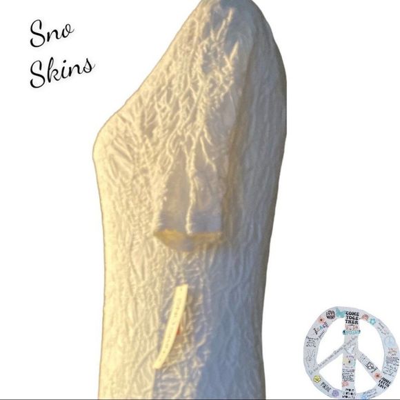 ๐
บSNO Skins NWT. White stretch textured dress. Size medium - Picture 3 of 15
